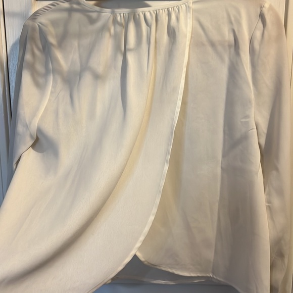 White Top with Embroidered cuff - Picture 4 of 5